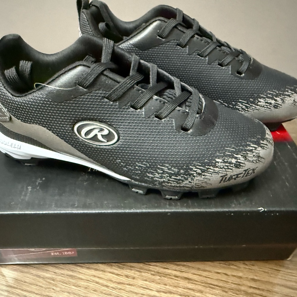 Rawlings youth ripsaw baseball cleats size 2